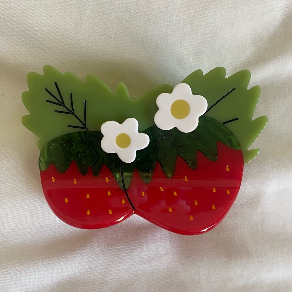 NWOT Jenny Lemons Strawberry and Flowers Hair Claw Clip